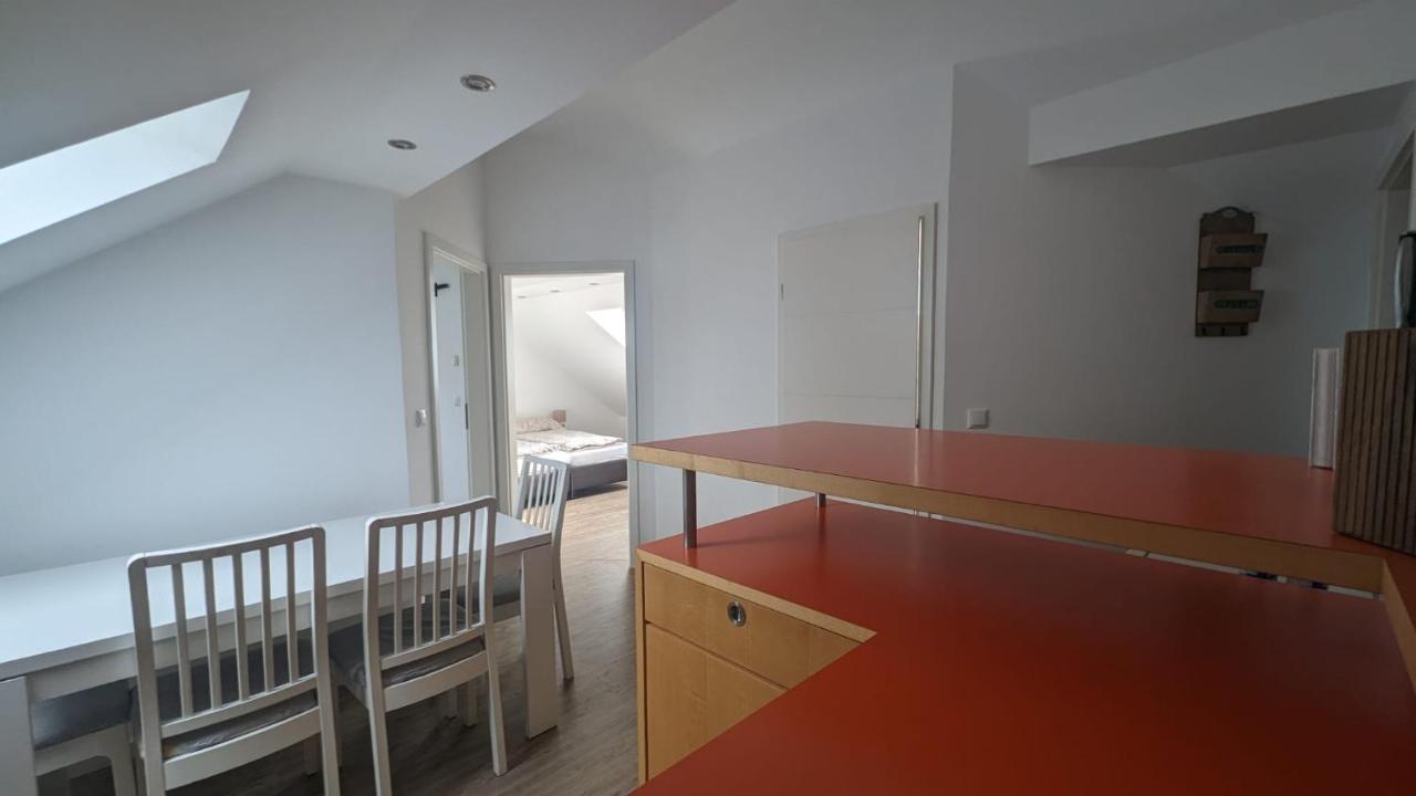 Helle Wohnung Mit Zwei Schlafzimmern Eching  エクステリア 写真