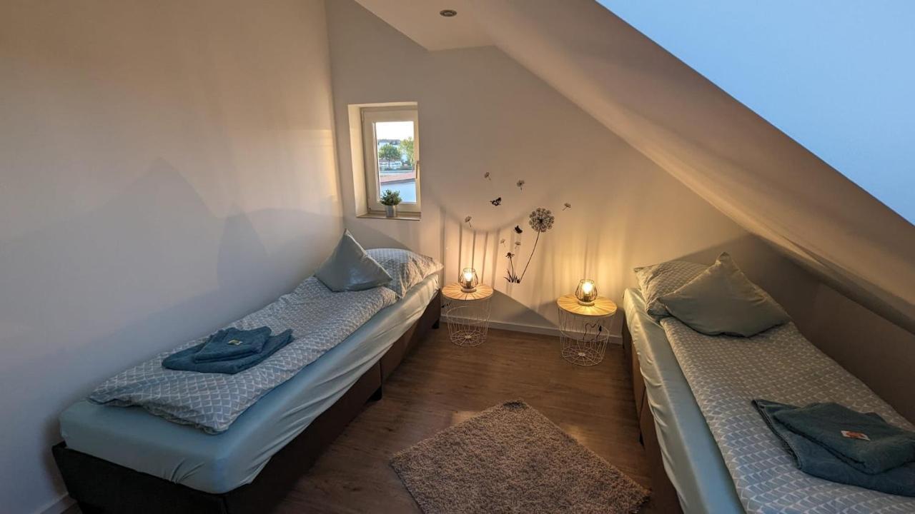 Helle Wohnung Mit Zwei Schlafzimmern Eching  エクステリア 写真