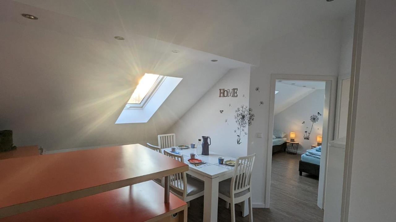 Helle Wohnung Mit Zwei Schlafzimmern Eching  エクステリア 写真